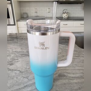 Stanley • Blue and white "Pool" Quencher 40 oz. Tumbler